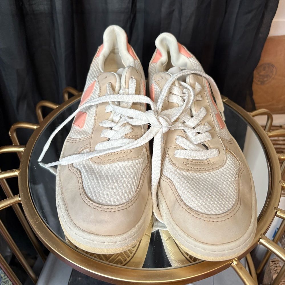 Veja V-10 Alveomesh sneakers in the White Bellini Almond colorway - Picture 2 of 7